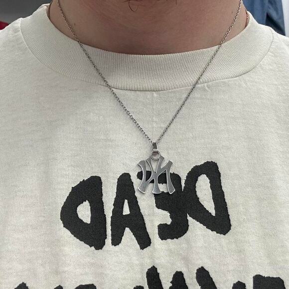 Y2k silver ny yankees mlb WMNS - Picture 3 of 3